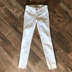 ⭐️ 2/$20 White Abercrombie and Fitch Jeans Size 16